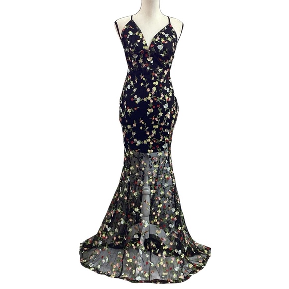 HTF Lulus Black Floral Embroidered Maxi Dress Open Back M Homecoming - Picture 2 of 16